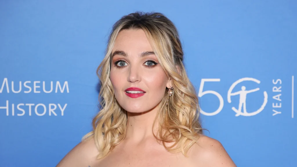 Chloe Fineman Net Worth