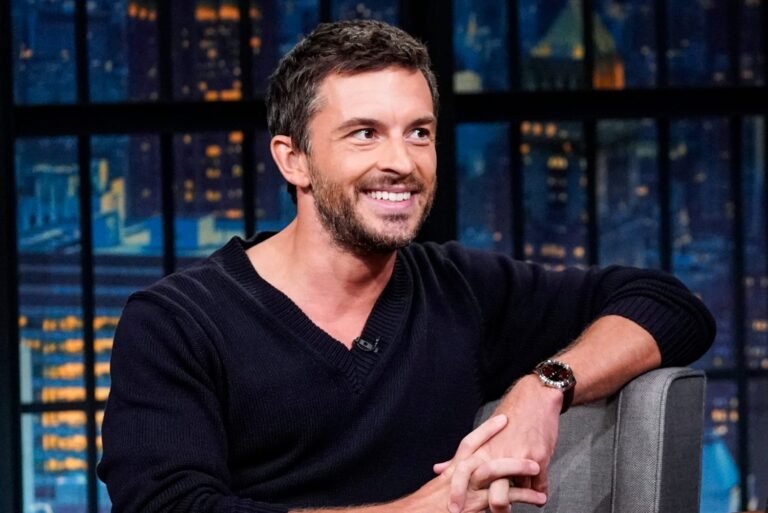 Jonathan Bailey Height